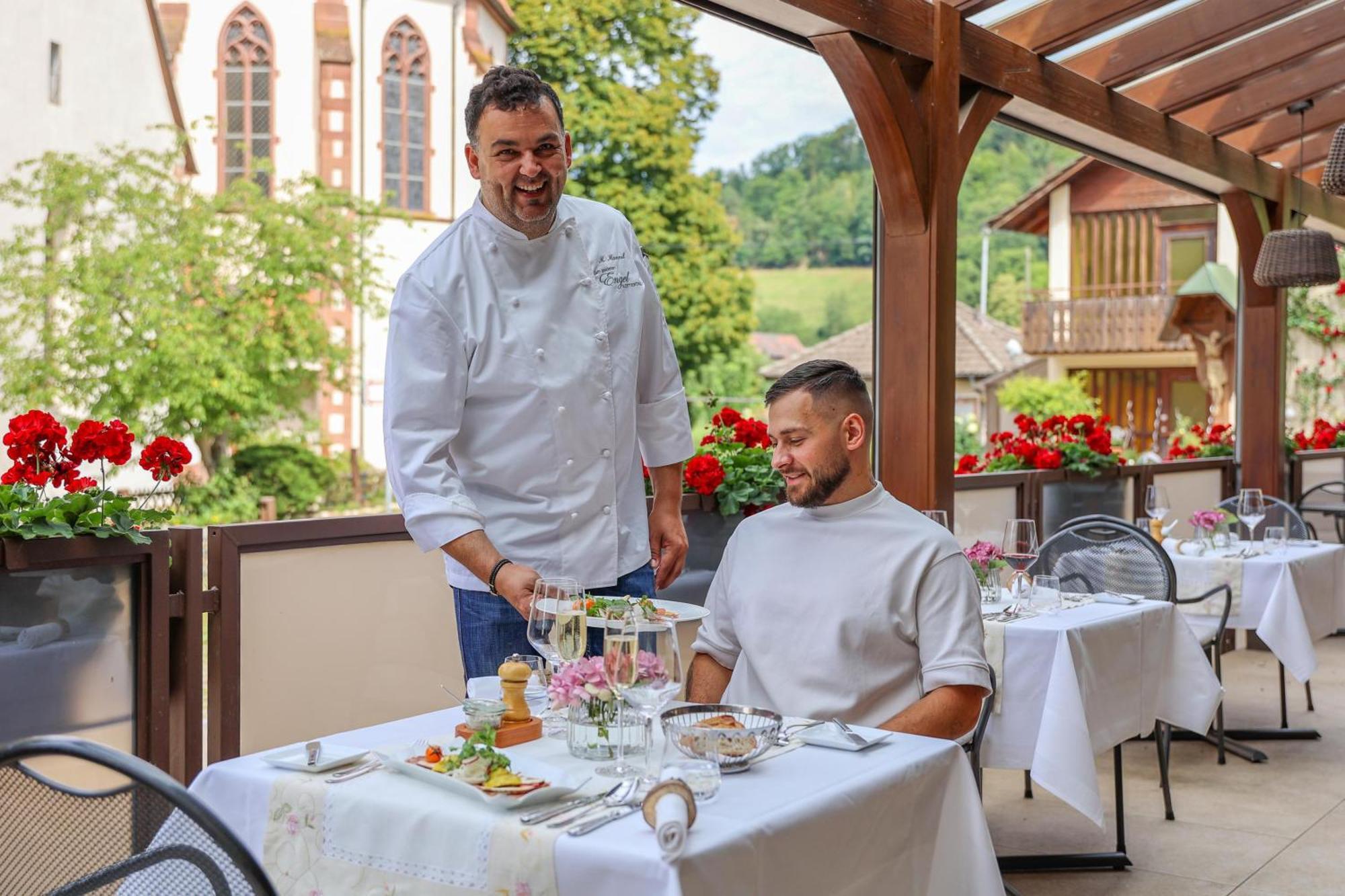 Hotel-Gasthaus Goldener Engel Glottertal Bagian luar foto