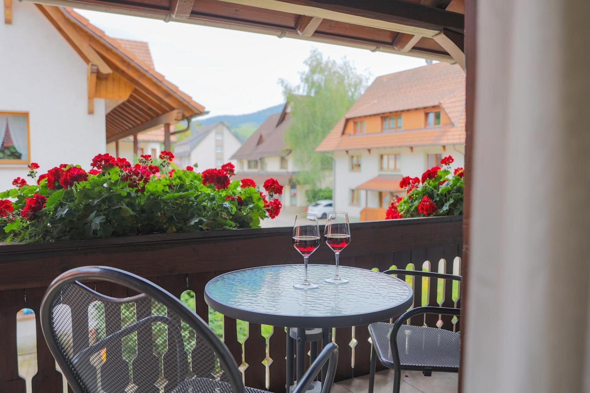 Hotel-Gasthaus Goldener Engel Glottertal Bagian luar foto
